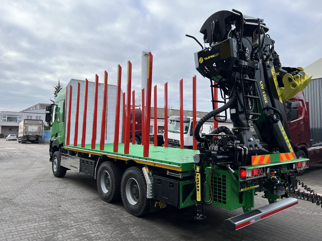 RENAULT Gama K 520 6x4 zabudowa platforma 3 osiowa z żurawiem - Timber truck, Crane truck: picture 4 RENAULT Gama K 520 6x4 zabudowa platforma 3 osiowa z żurawiem - Timber truck, Crane truck: picture 4