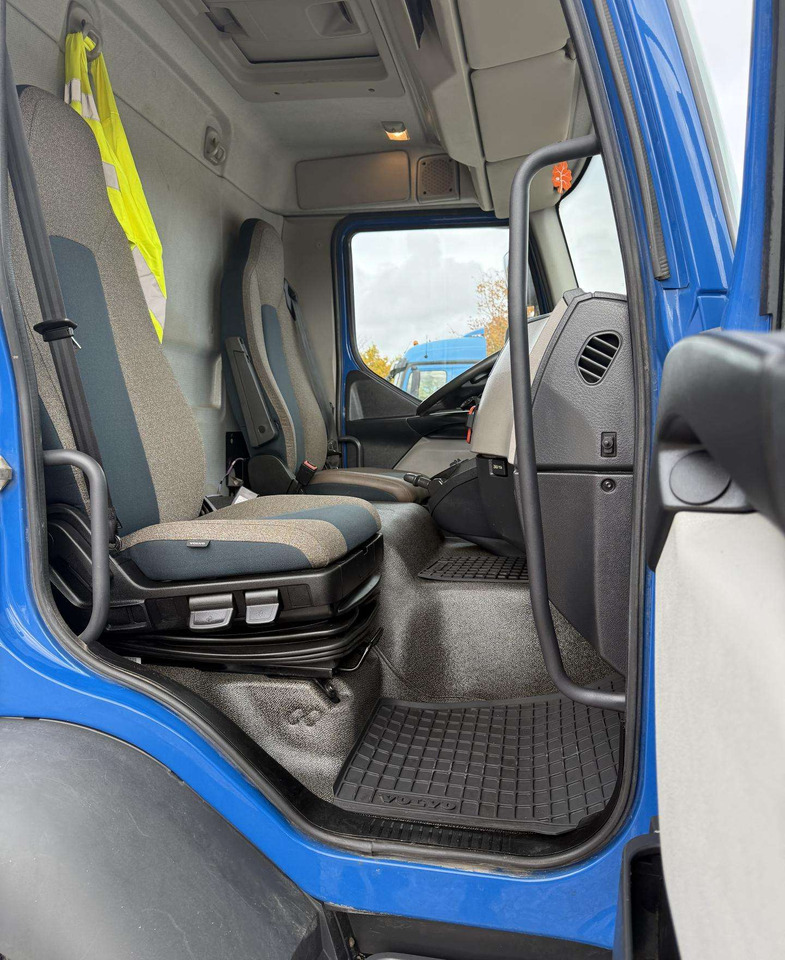 Autotransporter truck Volvo FL 250: picture 9 Autotransporter truck Volvo FL 250: picture 9