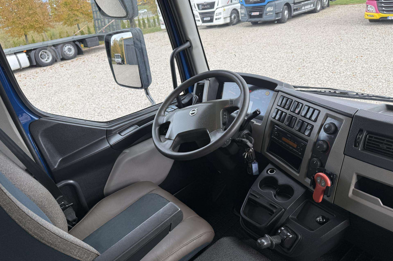 Autotransporter truck Volvo FL 250: picture 10 Autotransporter truck Volvo FL 250: picture 10