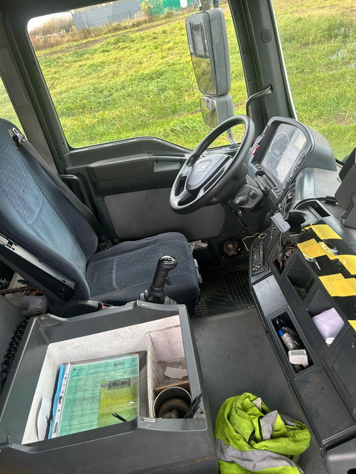 MAN TGA 26.310 - Curtainsider truck: picture 4 MAN TGA 26.310 - Curtainsider truck: picture 4