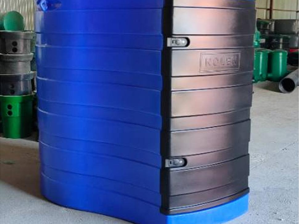 DC AdBlue-Behälter / AdBlue tank / Cuve à AdBlue / Serbatoio / Depósito / Бак для AdBlue / Zbiornik AdBlue 1500 l - Storage tank: picture 1 DC AdBlue-Behälter / AdBlue tank / Cuve à AdBlue / Serbatoio / Depósito / Бак для AdBlue / Zbiornik AdBlue 1500 l - Storage tank: picture 1