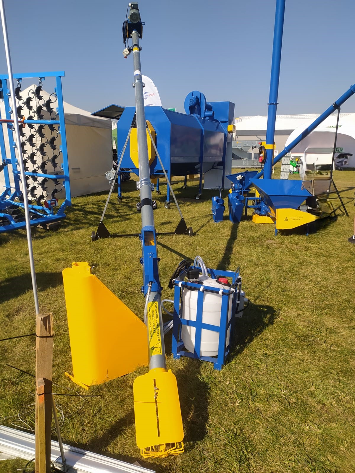 Dozamech Förderschnecke / Screw conveyor / Convoyeur a vis / Transportador de tornillo / Trasportatore a coclea / Шнековый конвейер / Przenośnik ślimakowy T-403 - Conveyor: picture 3 Dozamech Förderschnecke / Screw conveyor / Convoyeur a vis / Transportador de tornillo / Trasportatore a coclea / Шнековый конвейер / Przenośnik ślimakowy T-403 - Conveyor: picture 3