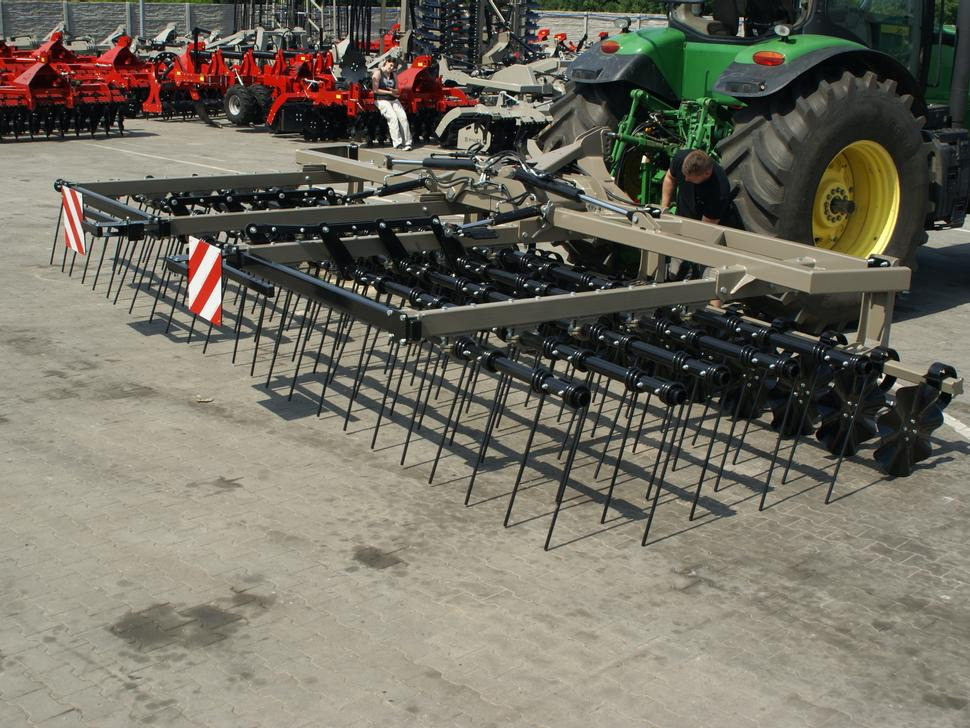ROLEX Mulchegge / Mulch harrow / Herse de déchaumage / Erpice pacciamante / Борона для мульчирования / Brona mulczowa 7,5 m - Spring tine harrow: picture 1 ROLEX Mulchegge / Mulch harrow / Herse de déchaumage / Erpice pacciamante / Борона для мульчирования / Brona mulczowa 7,5 m - Spring tine harrow: picture 1