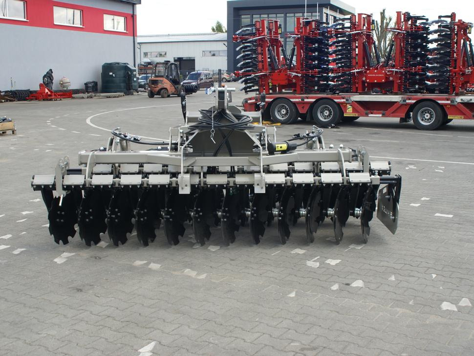ROLEX Scheibenegge / Disc harrow with hydropack and tire roller / Dechaumeur à disques / Erpice a dischi / Дисковая борона с гидропаком и колёсным катком / Agregat talerzowy uprawowy z hydropackiem i - Disc harrow: picture 3 ROLEX Scheibenegge / Disc harrow with hydropack and tire roller / Dechaumeur à disques / Erpice a dischi / Дисковая борона с гидропаком и колёсным катком / Agregat talerzowy uprawowy z hydropackiem i - Disc harrow: picture 3