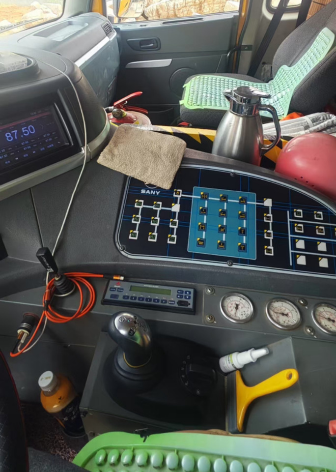 SANY STC1300 - Mobile crane: picture 4 SANY STC1300 - Mobile crane: picture 4