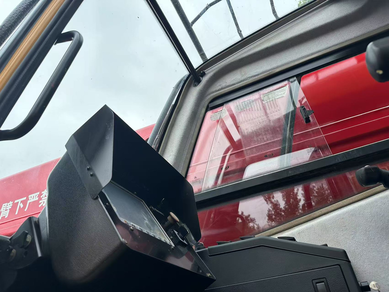 Mobile crane SANY STC750S: picture 11 Mobile crane SANY STC750S: picture 11