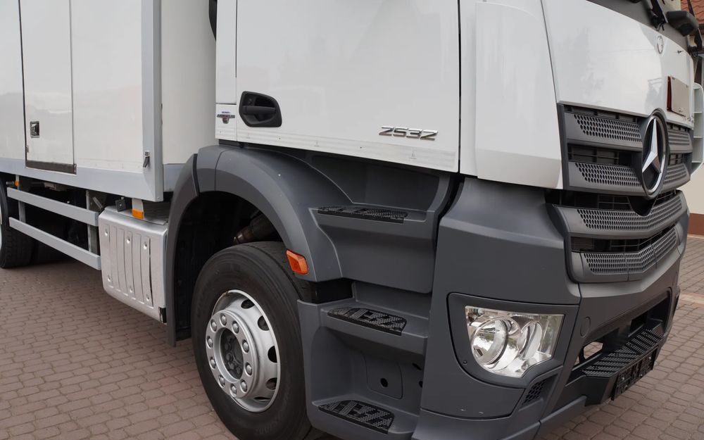 Mercedes-Benz ANTOS 2632 6x2 EURO 6 KONTENER 21 PALET ŁAD. 15.000 KG WINDA WEBASTO - Box truck: picture 4 Mercedes-Benz ANTOS 2632 6x2 EURO 6 KONTENER 21 PALET ŁAD. 15.000 KG WINDA WEBASTO - Box truck: picture 4
