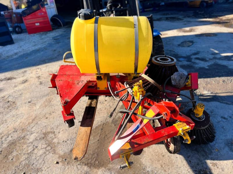 RABAUD CHAMPION BALAYEUSE ALIGNEUSE AVEC BALAIS LATERAL - Broom: picture 3 RABAUD CHAMPION BALAYEUSE ALIGNEUSE AVEC BALAIS LATERAL - Broom: picture 3