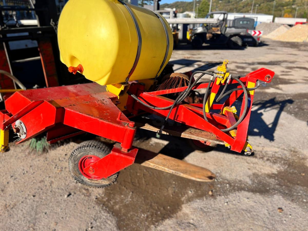 RABAUD CHAMPION BALAYEUSE ALIGNEUSE AVEC BALAIS LATERAL - Broom: picture 5 RABAUD CHAMPION BALAYEUSE ALIGNEUSE AVEC BALAIS LATERAL - Broom: picture 5