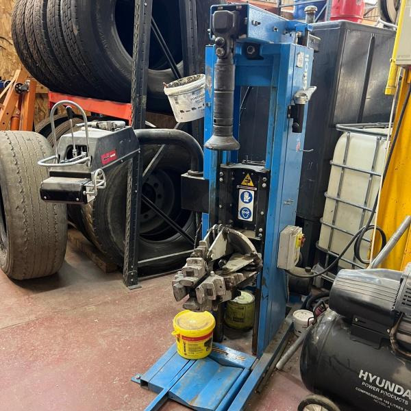 Ravaglioli Démonte pneus GRS926 - Garage equipment: picture 2 Ravaglioli Démonte pneus GRS926 - Garage equipment: picture 2