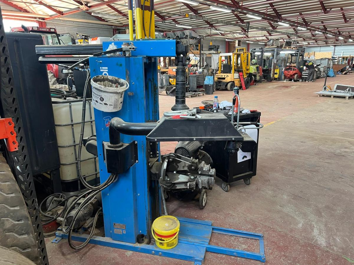 Ravaglioli Démonte pneus GRS926 - Garage equipment: picture 1 Ravaglioli Démonte pneus GRS926 - Garage equipment: picture 1