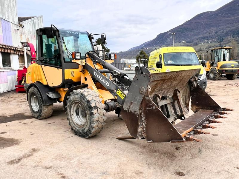 Wheel loader Volvo L25B-P CHARGEUSE SUR PNEUS 5T: picture 7