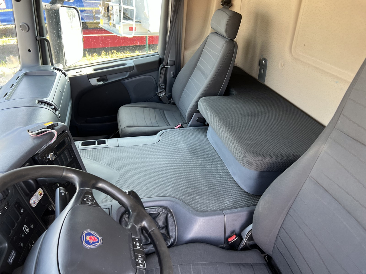 Dropside/ Flatbed truck Scania P320: picture 7 Dropside/ Flatbed truck Scania P320: picture 7