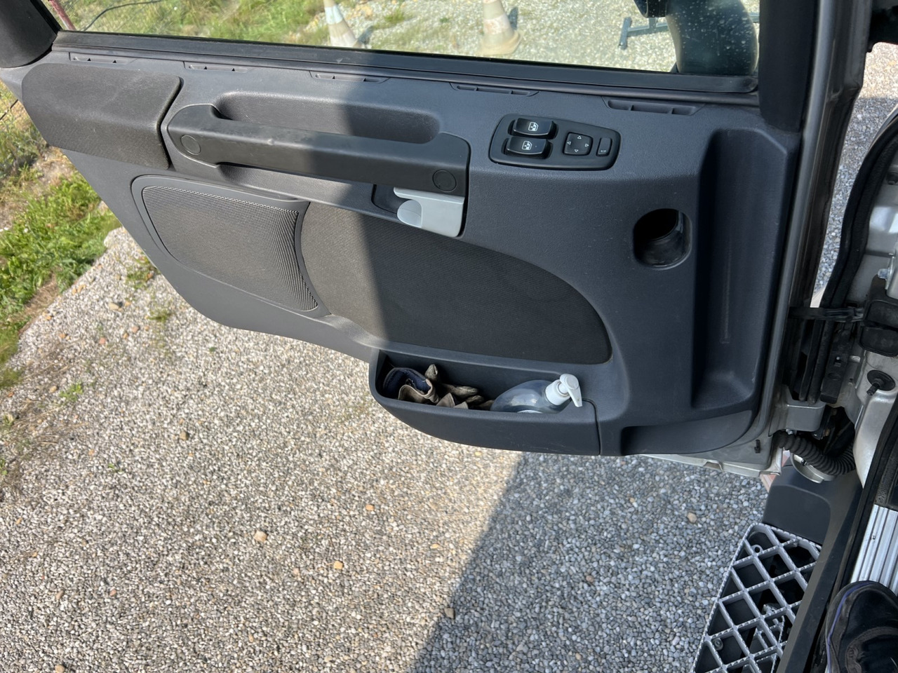 Dropside/ Flatbed truck Scania P320: picture 40 Dropside/ Flatbed truck Scania P320: picture 40