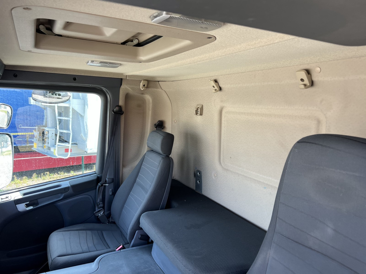 Dropside/ Flatbed truck Scania P320: picture 42 Dropside/ Flatbed truck Scania P320: picture 42