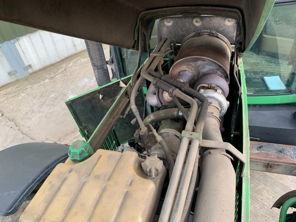 Farm tractor John Deere 6800: picture 14