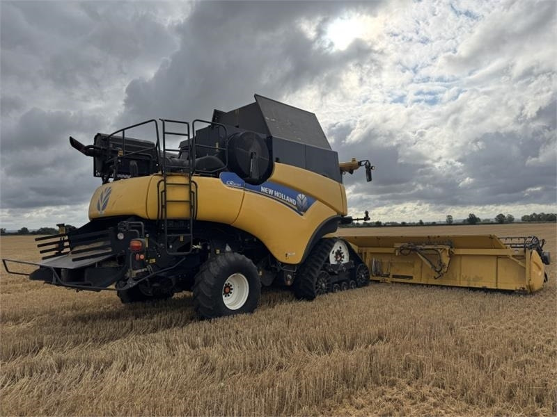 New Holland New Holland CR9090 Rotary Combine **Video Below** - Harvester attachment: picture 5 New Holland New Holland CR9090 Rotary Combine **Video Below** - Harvester attachment: picture 5