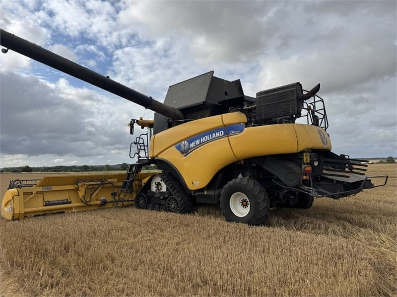 New Holland New Holland CR9090 Rotary Combine **Video Below** - Harvester attachment: picture 3 New Holland New Holland CR9090 Rotary Combine **Video Below** - Harvester attachment: picture 3