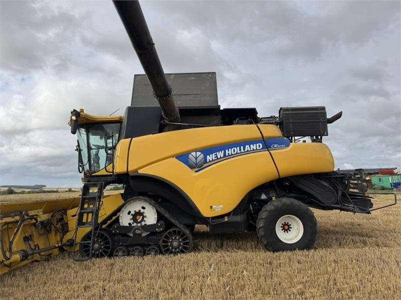New Holland New Holland CR9090 Rotary Combine **Video Below** - Harvester attachment: picture 2 New Holland New Holland CR9090 Rotary Combine **Video Below** - Harvester attachment: picture 2