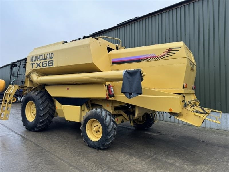 New Holland New Holland TX66 c/w 20ft Header - Harvester attachment: picture 4 New Holland New Holland TX66 c/w 20ft Header - Harvester attachment: picture 4