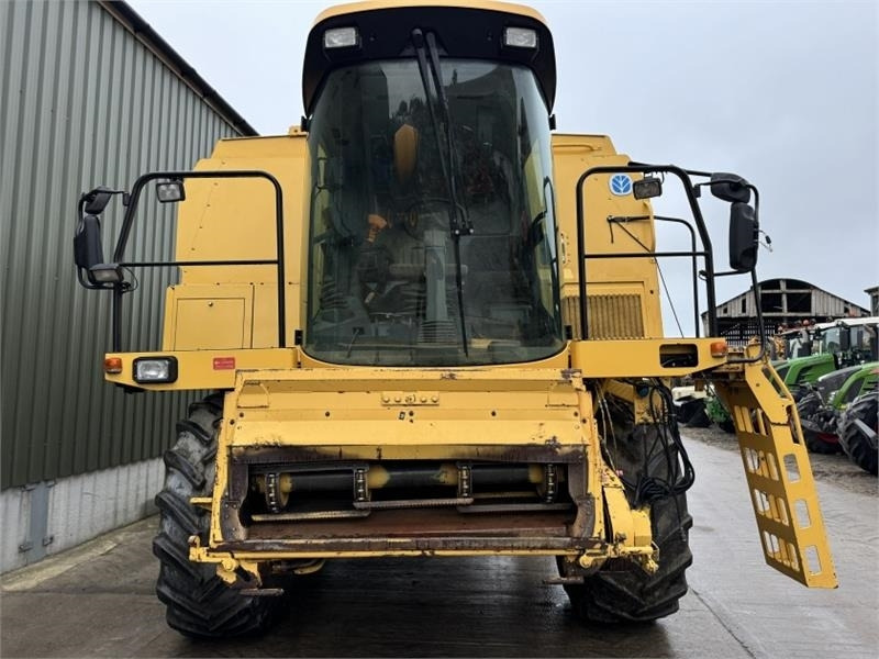New Holland New Holland TX66 c/w 20ft Header - Harvester attachment: picture 5 New Holland New Holland TX66 c/w 20ft Header - Harvester attachment: picture 5