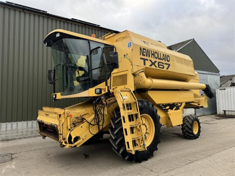 New Holland New Holland TX67 c/w 20ft Header - Harvester attachment: picture 3 New Holland New Holland TX67 c/w 20ft Header - Harvester attachment: picture 3