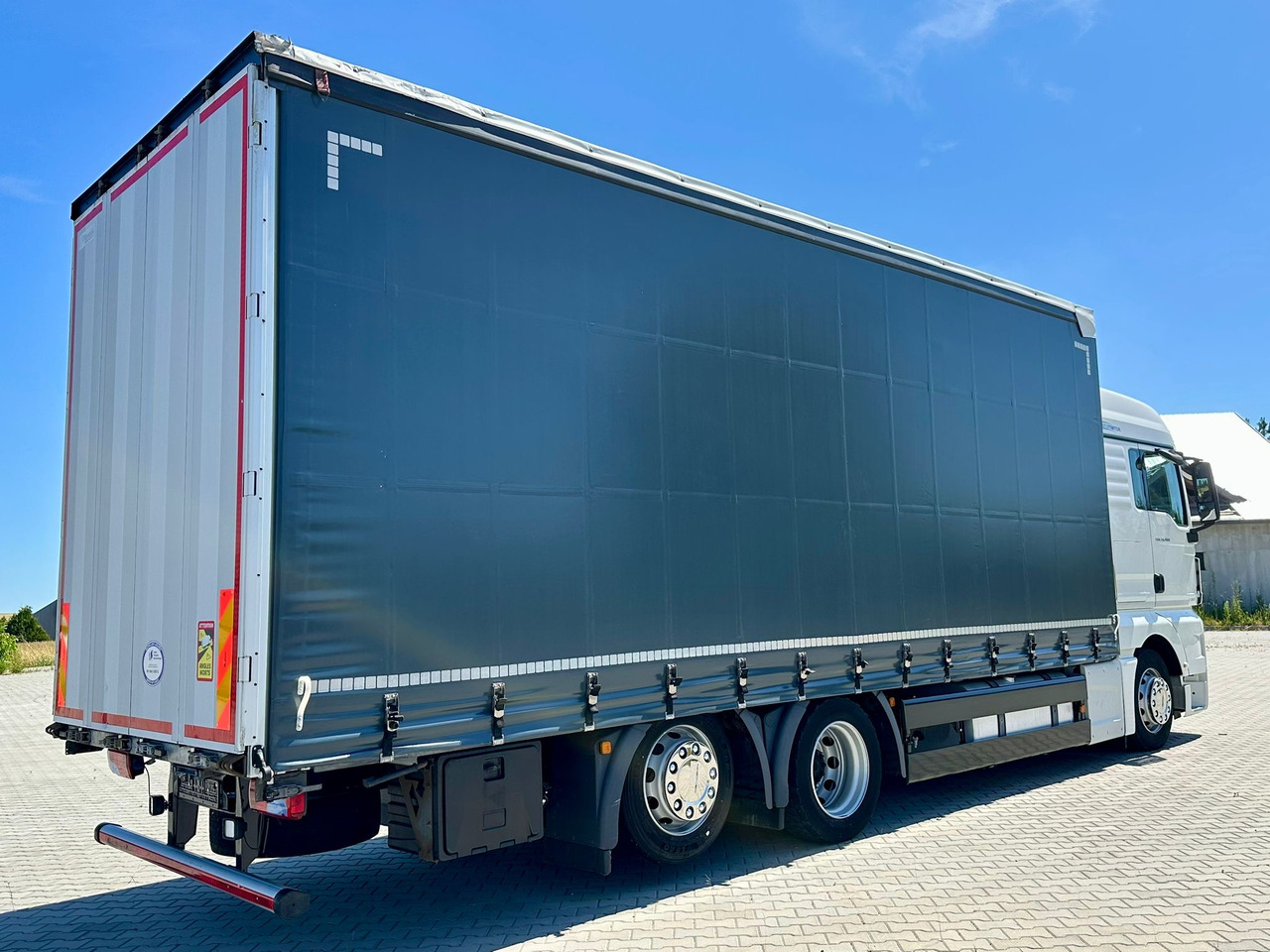 MAN TGX 26.460 / FIRANKA / 19 EUROPALET / 7.75 M / 6X2 / OŚ PODNOSZONA / AU - Curtainsider truck: picture 3 MAN TGX 26.460 / FIRANKA / 19 EUROPALET / 7.75 M / 6X2 / OŚ PODNOSZONA / AU - Curtainsider truck: picture 3
