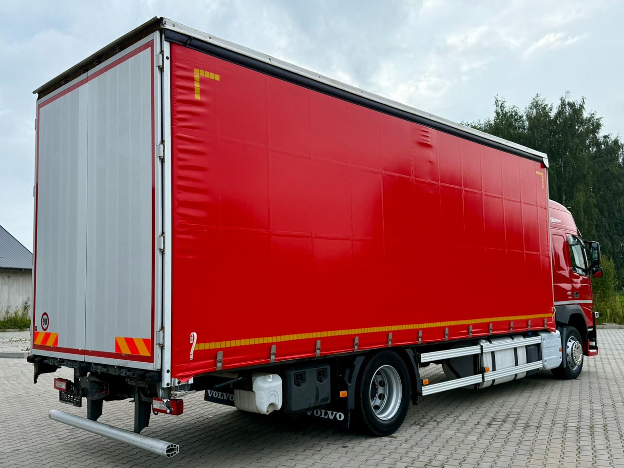 VOLVO FM 410 / FIRANKA / 18 EUROPALET / AUTOMAT / SYPIALKA / SPROWADZONE / 2017 ROK - Curtainsider truck: picture 4 VOLVO FM 410 / FIRANKA / 18 EUROPALET / AUTOMAT / SYPIALKA / SPROWADZONE / 2017 ROK - Curtainsider truck: picture 4