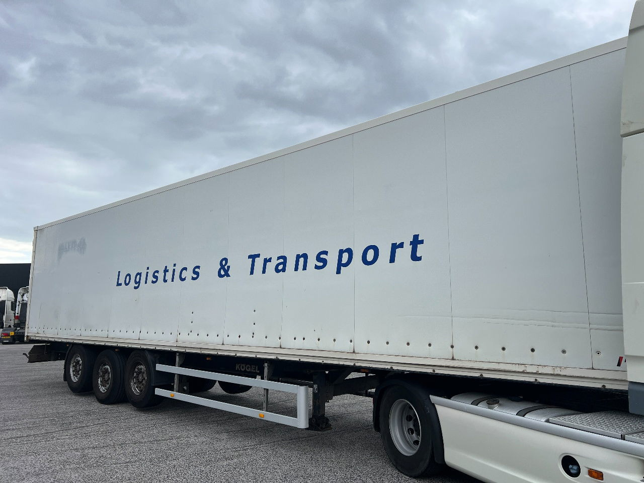 Kögel 2x lift axle, SAF disc - Closed box semi-trailer: picture 2 Kögel 2x lift axle, SAF disc - Closed box semi-trailer: picture 2