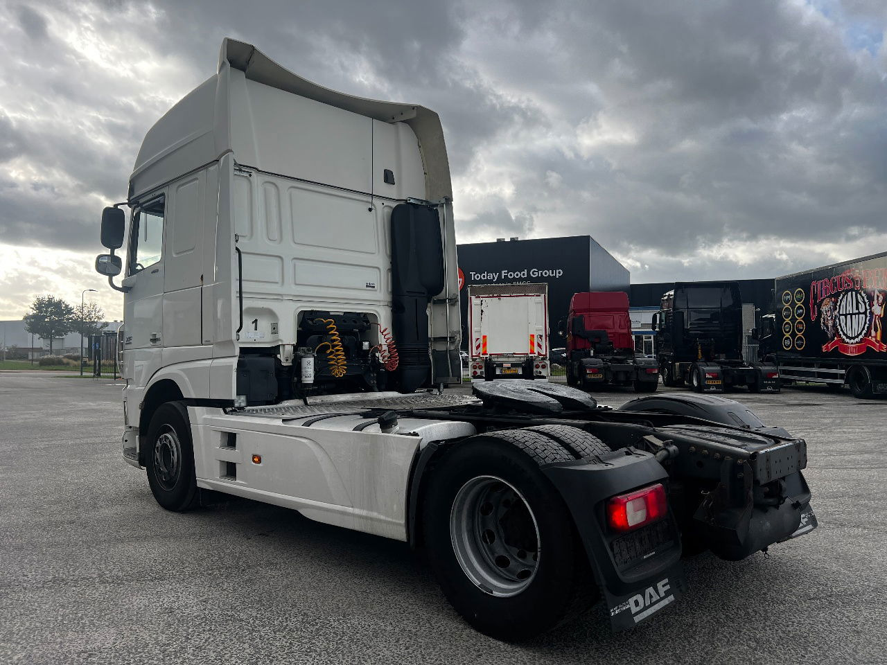 DAF XF 460 SSC, Retarder, Full spoiler - Tractor unit: picture 4 DAF XF 460 SSC, Retarder, Full spoiler - Tractor unit: picture 4