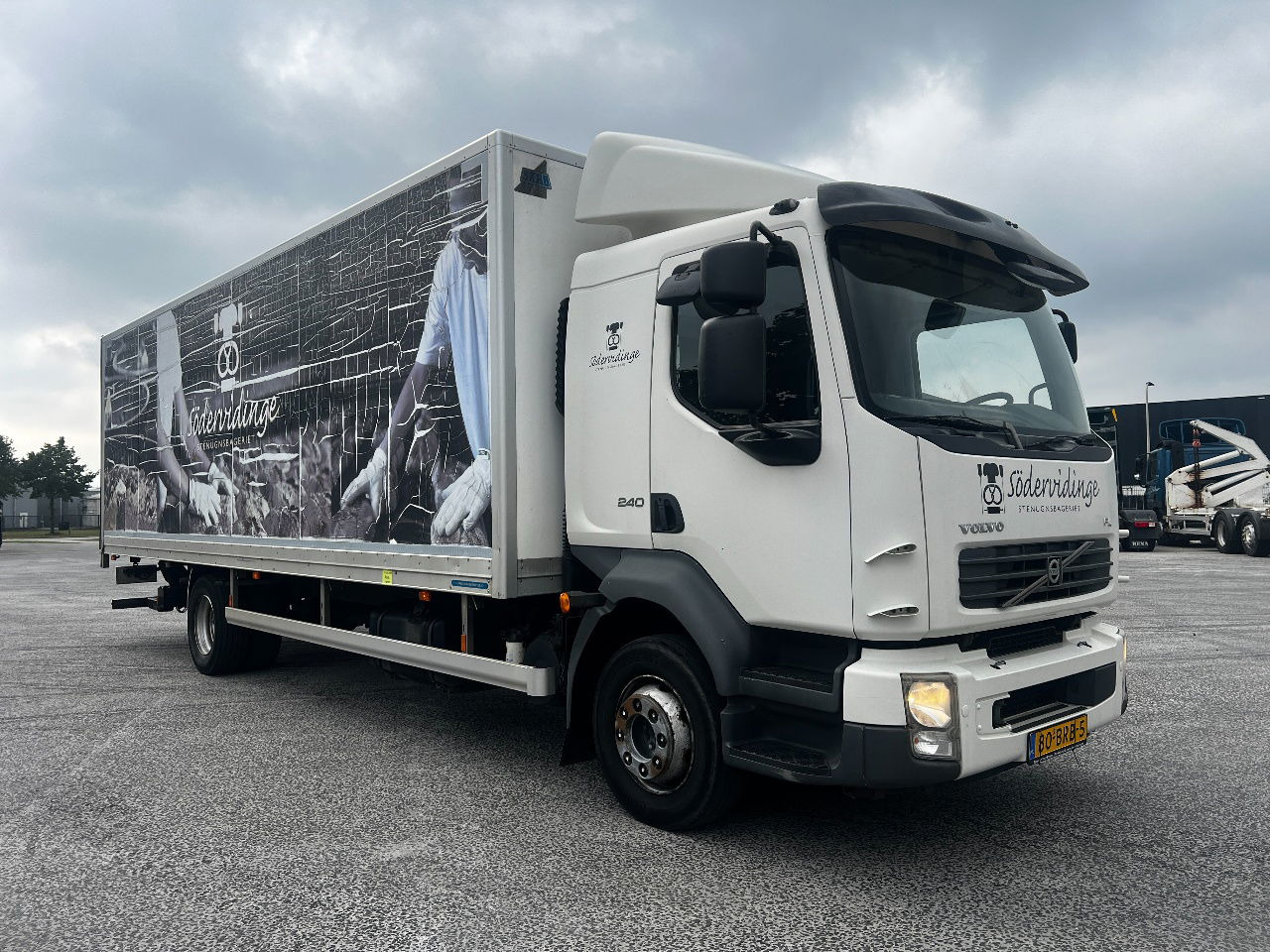 Volvo FL 12.240 Euro 5, NL truck - Box truck: picture 2 Volvo FL 12.240 Euro 5, NL truck - Box truck: picture 2