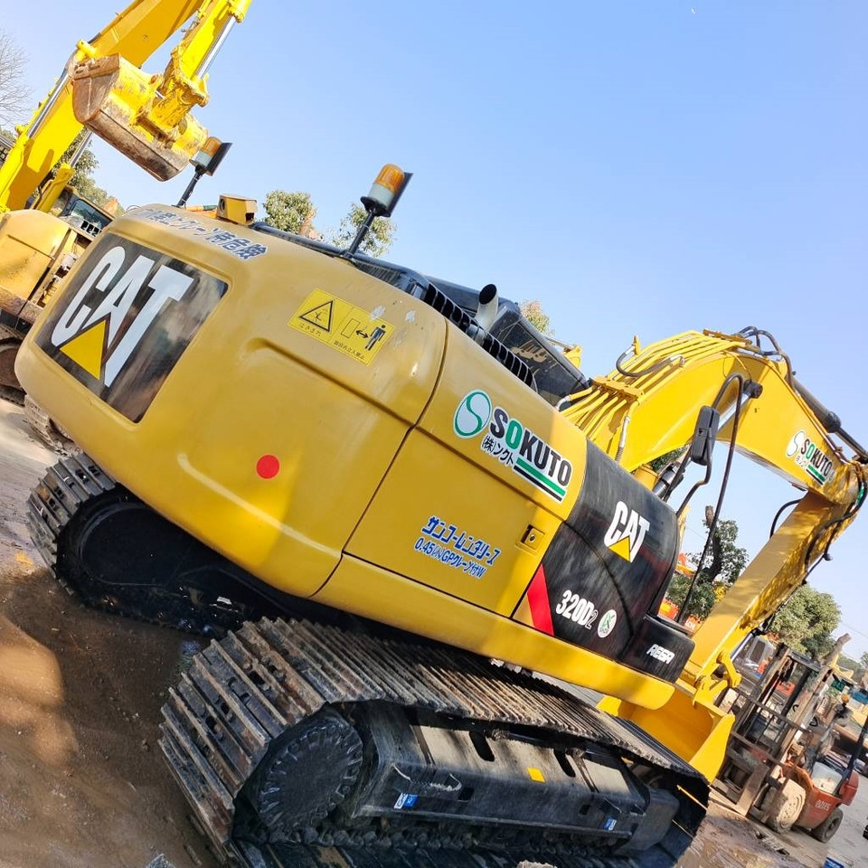 CAT 320D2 - Crawler excavator: picture 2 CAT 320D2 - Crawler excavator: picture 2