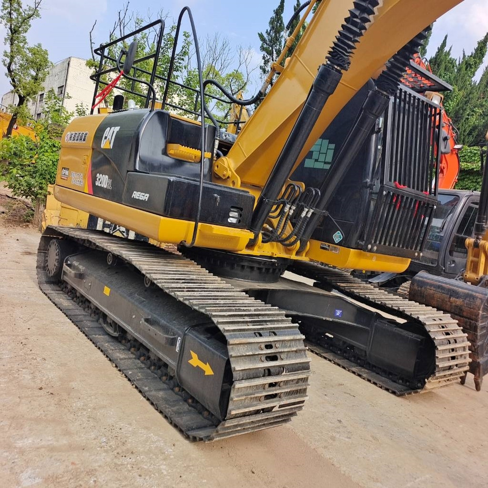 CAT 320D2 - Crawler excavator: picture 3 CAT 320D2 - Crawler excavator: picture 3