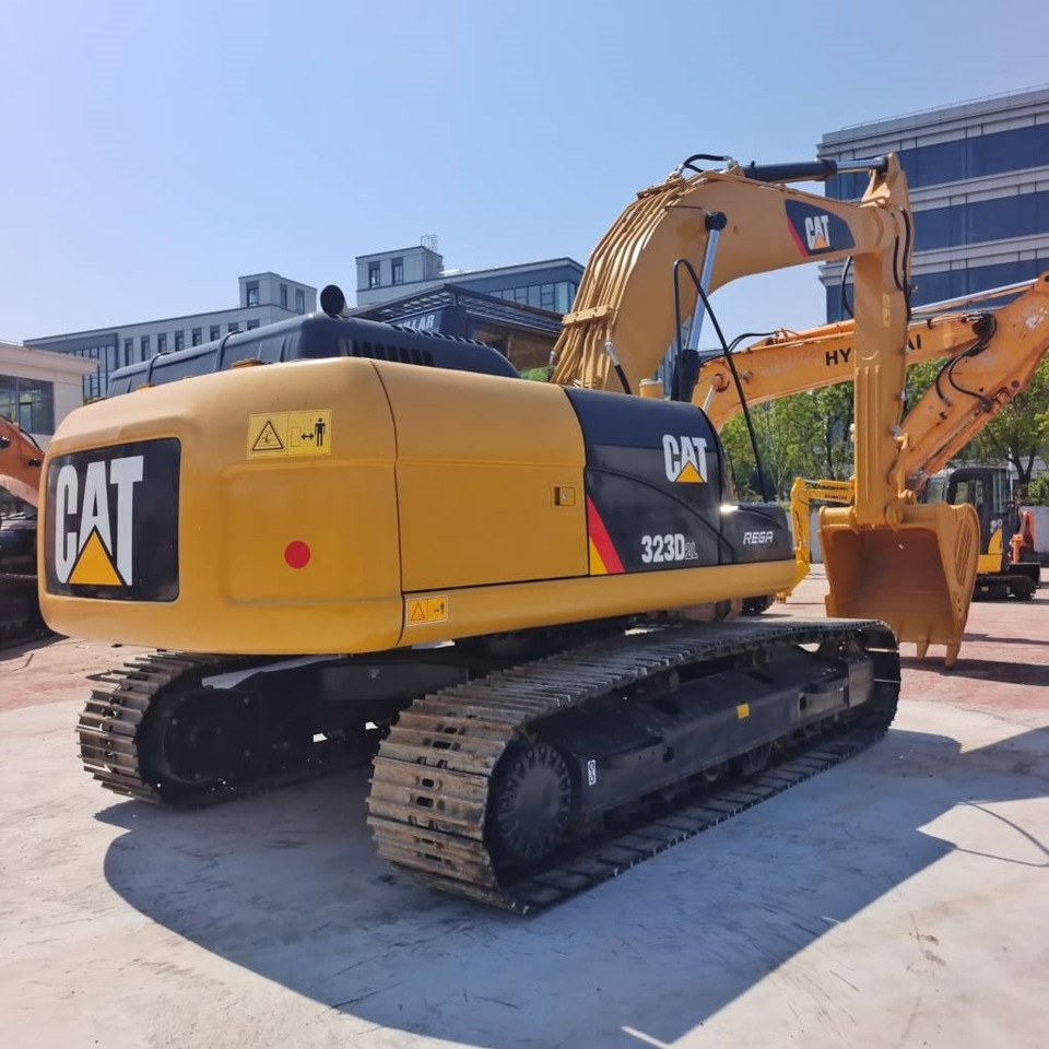 CAT 320D2L - Crawler excavator: picture 3 CAT 320D2L - Crawler excavator: picture 3