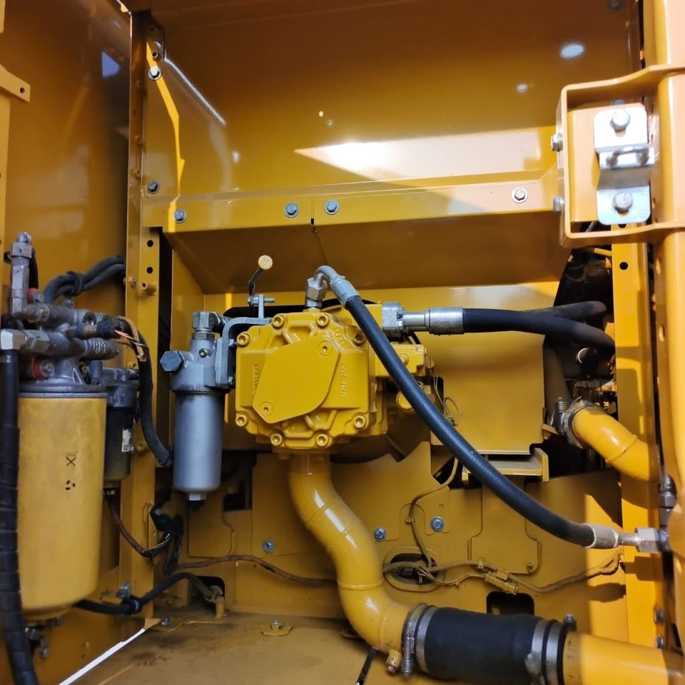 CAT 323 - Crawler excavator: picture 5 CAT 323 - Crawler excavator: picture 5