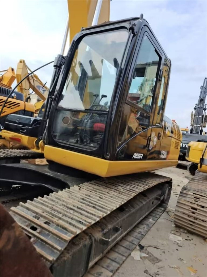 Crawler excavator CAT 323 D: picture 6