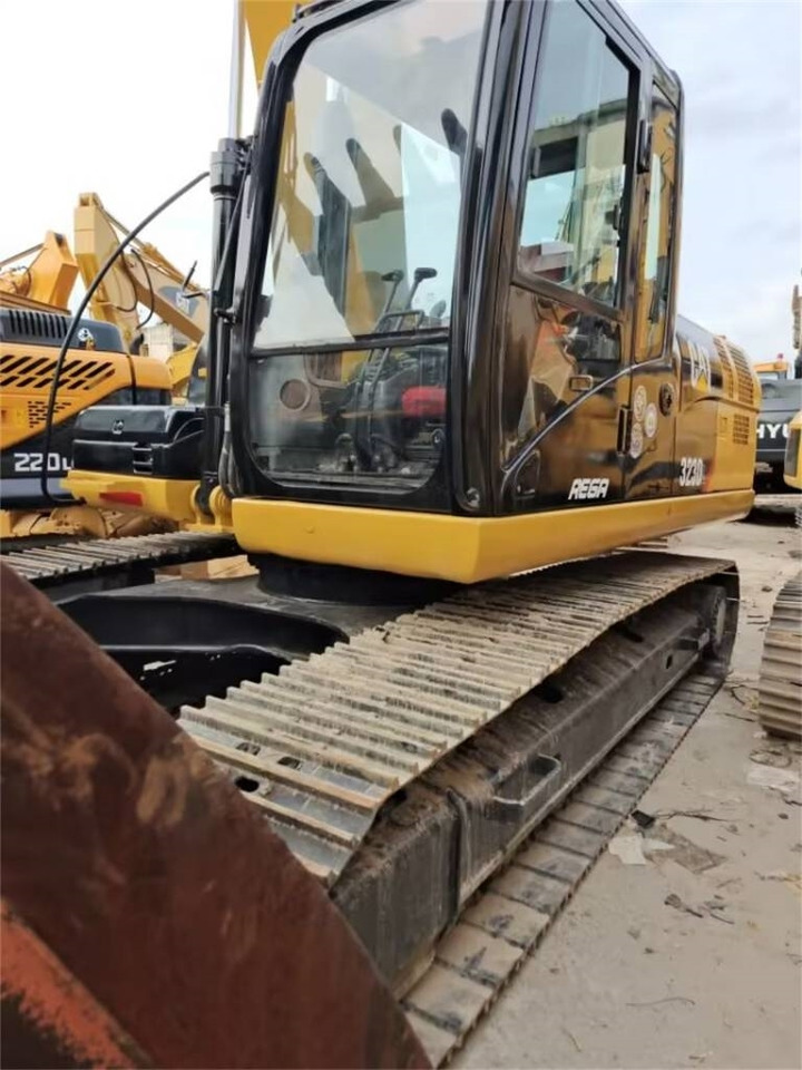 Crawler excavator CAT 323 D: picture 11