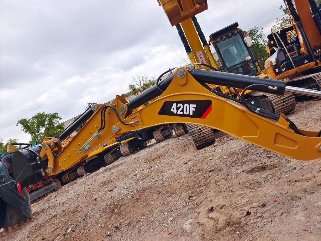 CAT 420 F - Backhoe loader: picture 2 CAT 420 F - Backhoe loader: picture 2