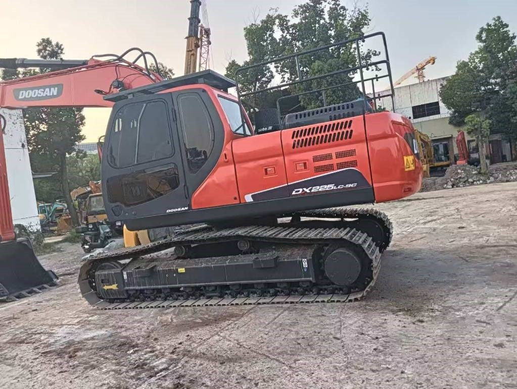 Doosan DX 225 LC-9C - Crawler excavator: picture 3 Doosan DX 225 LC-9C - Crawler excavator: picture 3