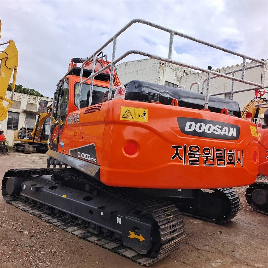 Doosan DX 300 - Crawler excavator: picture 2 Doosan DX 300 - Crawler excavator: picture 2