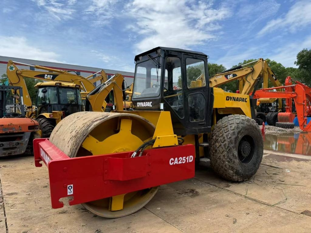 Dynapac CA 251D - Compactor: picture 1 Dynapac CA 251D - Compactor: picture 1