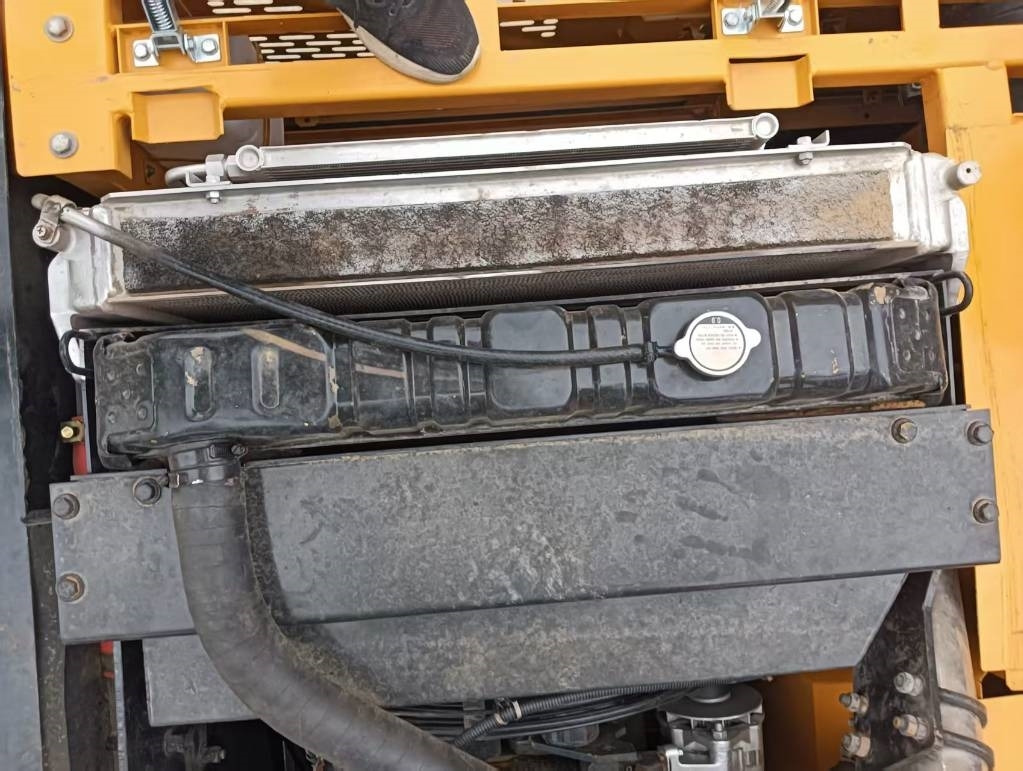 Hyundai 220LC-9S - Crawler excavator: picture 4 Hyundai 220LC-9S - Crawler excavator: picture 4