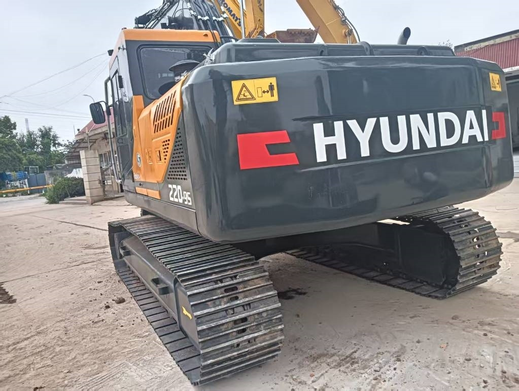 Hyundai 220LC-9S - Crawler excavator: picture 3 Hyundai 220LC-9S - Crawler excavator: picture 3