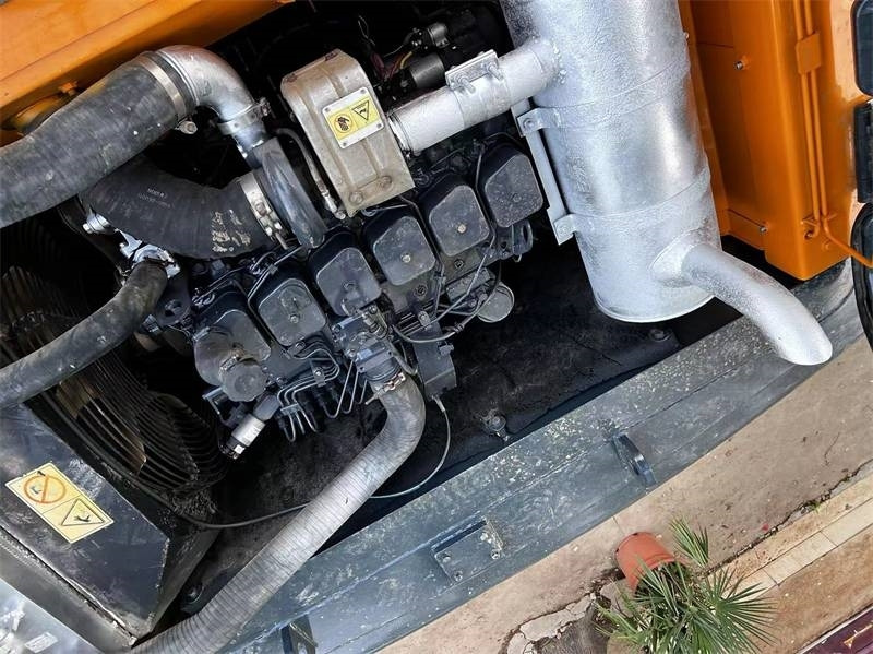 Hyundai 220LC-9S - Crawler excavator: picture 4 Hyundai 220LC-9S - Crawler excavator: picture 4