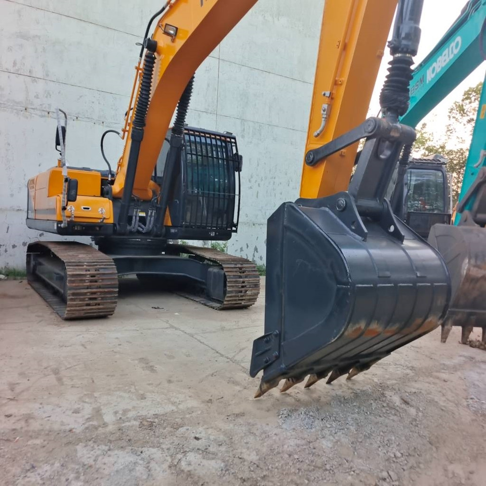 Hyundai 220LC-9T - Crawler excavator: picture 4 Hyundai 220LC-9T - Crawler excavator: picture 4