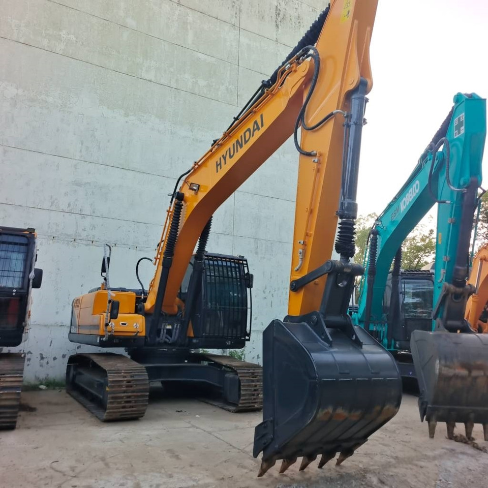 Hyundai 220LC-9T - Crawler excavator: picture 2 Hyundai 220LC-9T - Crawler excavator: picture 2