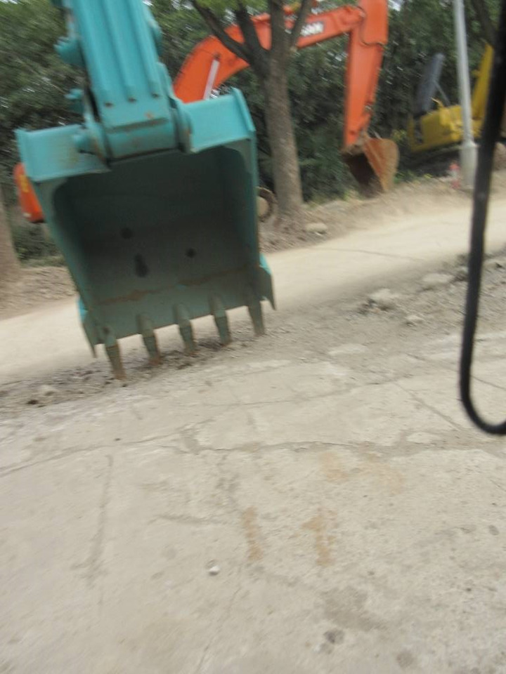 Kobelco kobeloc SK210 - Crawler excavator: picture 5 Kobelco kobeloc SK210 - Crawler excavator: picture 5