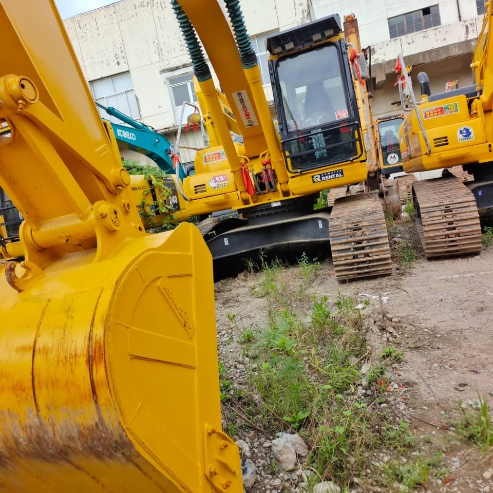 Crawler excavator Komatsu PC 200-8: picture 15