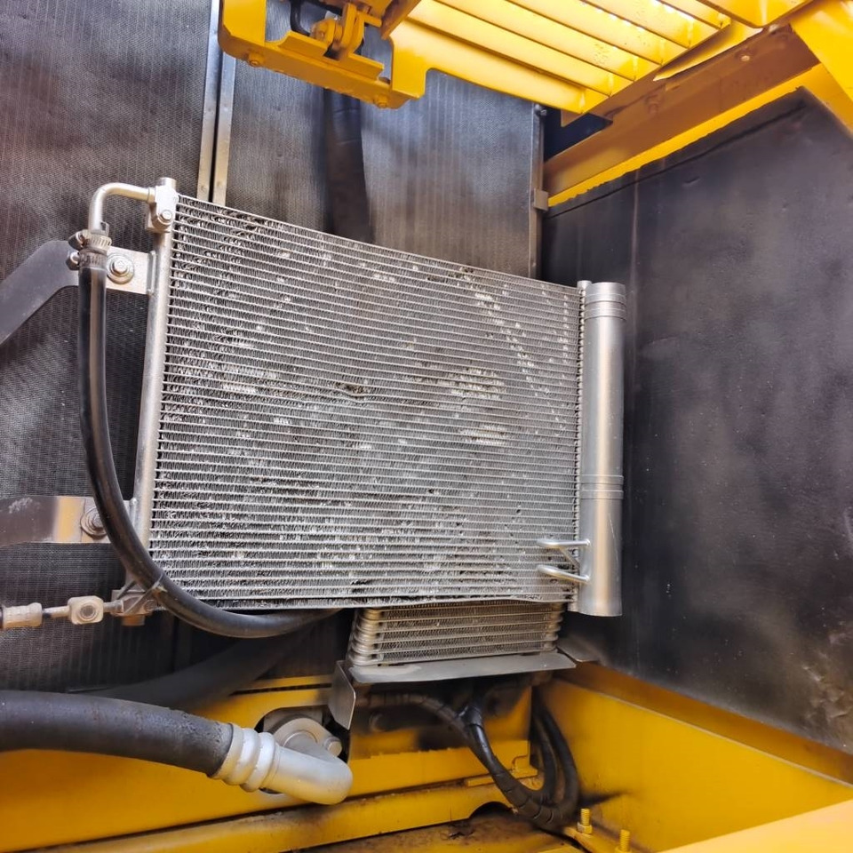 Crawler excavator Komatsu PC 200-8: picture 6