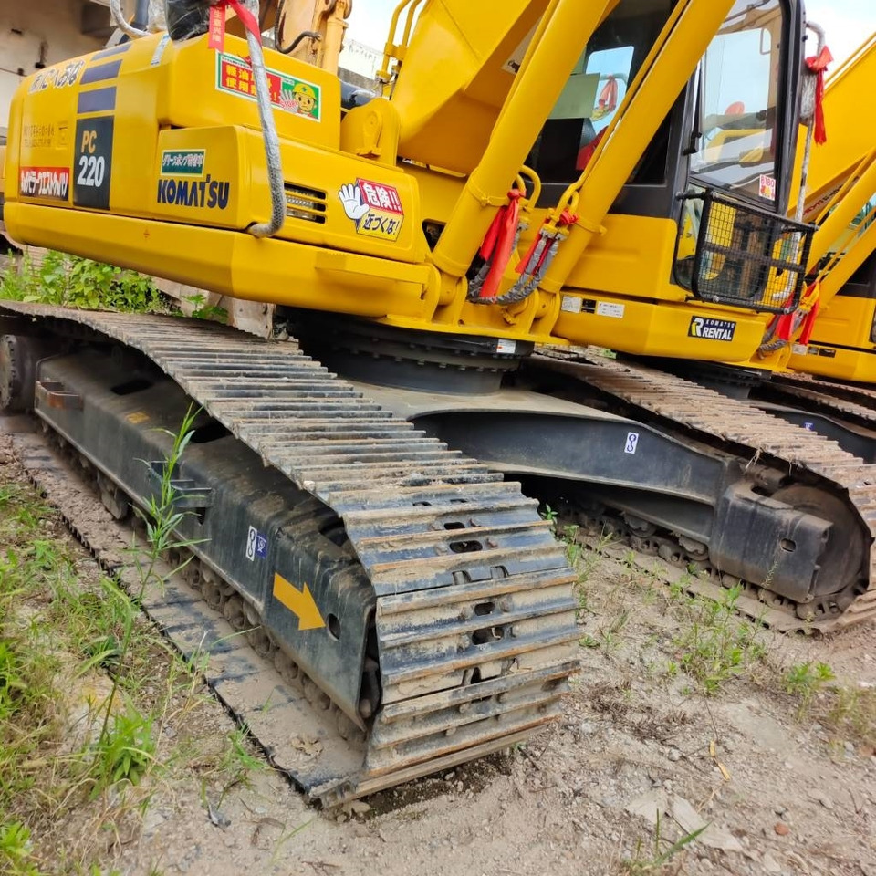 Crawler excavator Komatsu PC 200-8: picture 20